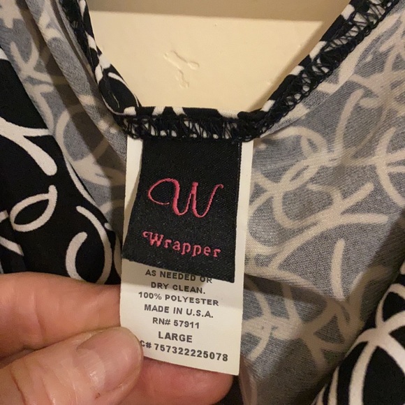 Black and white print, cap sleeves, flared skirt - Picture 2 of 3